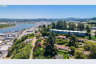 290 N 3rd Ct, Coos Bay, OR 97420 - Photo 33