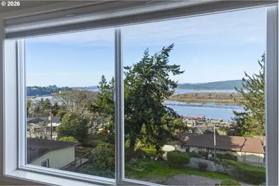 290 N 3rd Ct, Coos Bay, OR 97420 - Photo 17