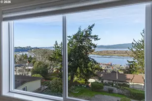 290 N 3rd Ct, Coos Bay, OR 97420 - Photo 17