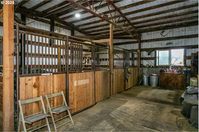 30125 NW Scotch Church Rd, Hillsboro, OR 97124 - Photo 33