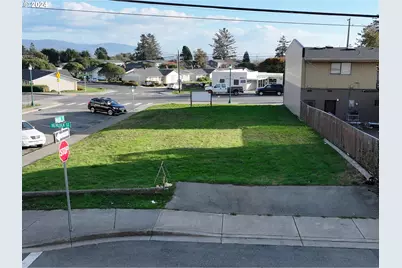 531 Hemlock St, Brookings, OR 97415 - Photo 1