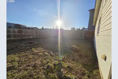 151 NE Plum Ridge Dr, Winston, OR 97496 - Photo 27