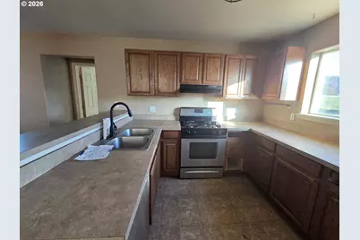 151 NE Plum Ridge Dr, Winston, OR 97496 - Photo 11