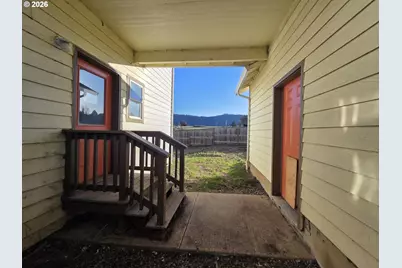 151 NE Plum Ridge Dr, Winston, OR 97496 - Photo 9