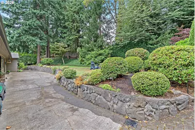 2615 SW Scenic Dr, Portland, OR 97225 - Photo 35