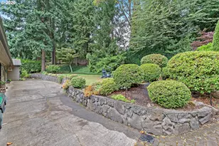 2615 SW Scenic Dr, Portland, OR 97225 - Photo 35