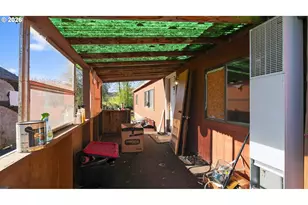 1901 Kalmia St, Sweet Home, OR 97386 - Photo 11