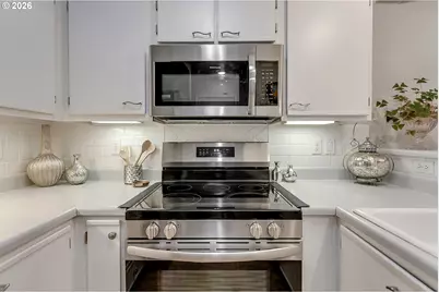 7175 SW Sagert St #102, Tualatin, OR 97062 - Photo 9