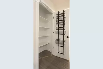 6393 E Burnside St, Portland, OR 97215 - Photo 13