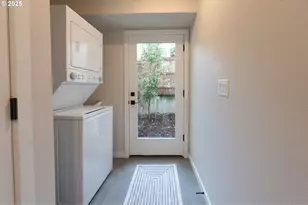 6393 E Burnside St, Portland, OR 97215 - Photo 3