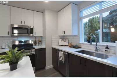 6393 E Burnside St, Portland, OR 97215 - Photo 9