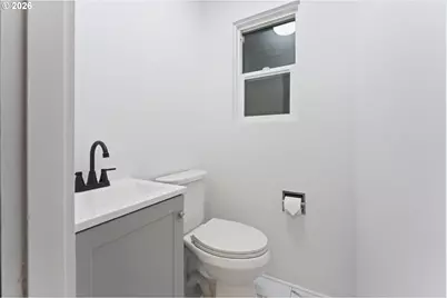 2160 Lombard St, North Bend, OR 97459 - Photo 29