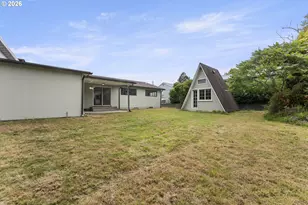 2160 Lombard St, North Bend, OR 97459 - Photo 35