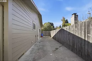2279 Blackburn St, Eugene, OR 97405 - Photo 35