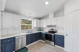 408 NE Faulconer St, Sheridan, OR 97378 - Photo 9