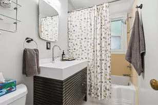1631 SE Washington St, Portland, OR 97214 - Photo 9