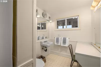 1663 SW Westwood Dr, Portland, OR 97239 - Photo 31