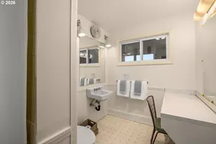 1663 SW Westwood Dr, Portland, OR 97239 - Photo 31