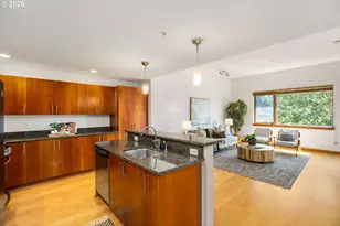 7910 SW 31st Ave, Portland, OR 97219 - Photo 3