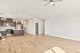 2221 E Juniper Cir, La Center, WA 98629 - Photo 17