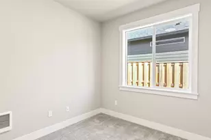 2221 E Juniper Cir, La Center, WA 98629 - Photo 29