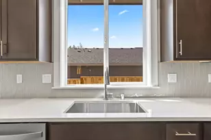 2221 E Juniper Cir, La Center, WA 98629 - Photo 9