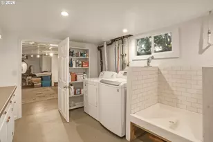 942 Fairway Dr, Eugene, OR 97404 - Photo 25