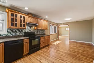 1515 NE 118th Ave, Portland, OR 97220 - Photo 11
