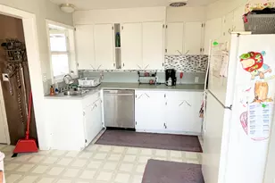 124 NE West Ave, Roseburg, OR 97470 - Photo 3