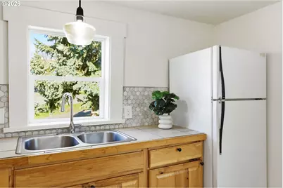 180 NW Spring St, White Salmon, WA 98672 - Photo 17