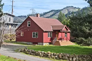 180 NW Spring St, White Salmon, WA 98672 - Photo 1