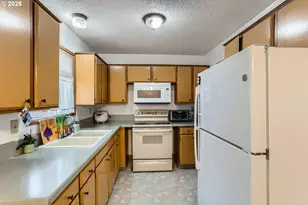 12330 SE Main St, Portland, OR 97233 - Photo 11