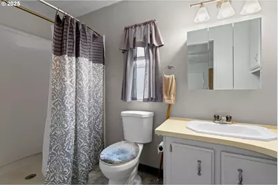 125 SE Estate Loop, Winston, OR 97496 - Photo 23