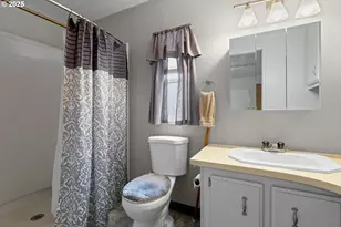 125 SE Estate Loop, Winston, OR 97496 - Photo 23