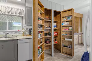 125 SE Estate Loop, Winston, OR 97496 - Photo 15