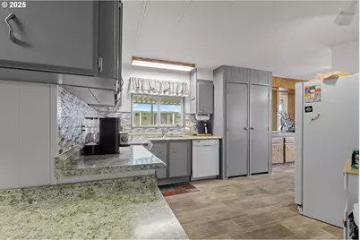 125 SE Estate Loop, Winston, OR 97496 - Photo 13