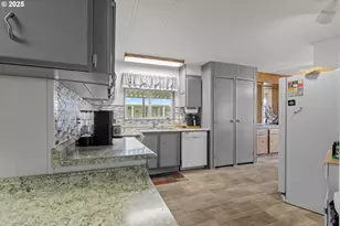 125 SE Estate Loop, Winston, OR 97496 - Photo 13