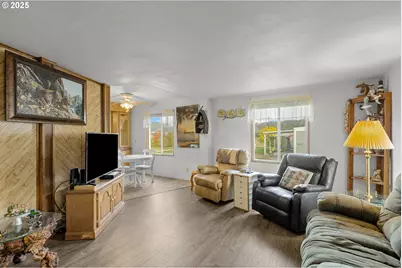 125 SE Estate Loop, Winston, OR 97496 - Photo 7