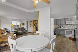 125 SE Estate Loop, Winston, OR 97496 - Photo 11