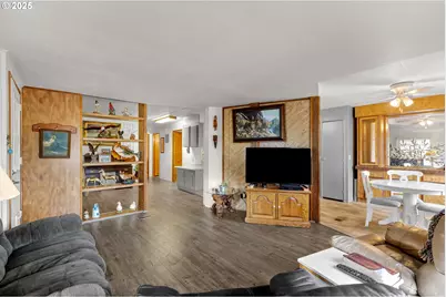 125 SE Estate Loop, Winston, OR 97496 - Photo 9