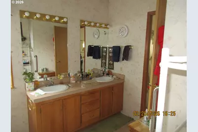 323 Easy St, Sutherlin, OR 97479 - Photo 13