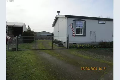 323 Easy St, Sutherlin, OR 97479 - Photo 5