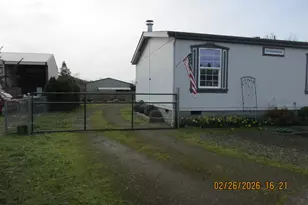 323 Easy St, Sutherlin, OR 97479 - Photo 5