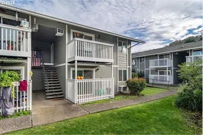 885 NE Sunset St #26, Roseburg, OR 97470 - Photo 3