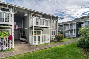 885 NE Sunset St, Roseburg, OR 97470 - Photo 3