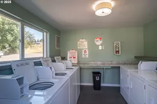 885 NE Sunset St, Roseburg, OR 97470 - Photo 37