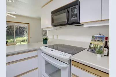 16350 SW Royalty Pkwy, King City, OR 97224 - Photo 17