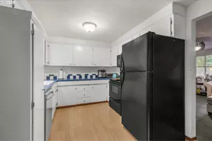 664 Thompson Ave, Salem, OR 97301 - Photo 9