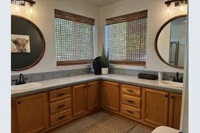 393 Knoll Terrace Dr, Canyonville, OR 97417 - Photo 15