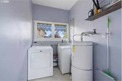 1902 6th St, Tillamook, OR 97141 - Photo 25